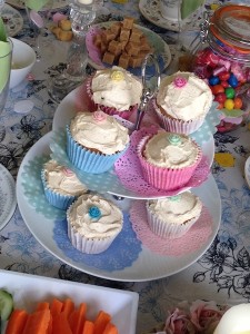 Erin made these beautiful cup cakes!