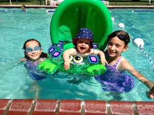 Back in Portland, the kids had more water fun in their cousins' neighbourhood pool.